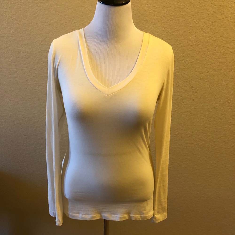 EUC cloud Nine tee shirt cream